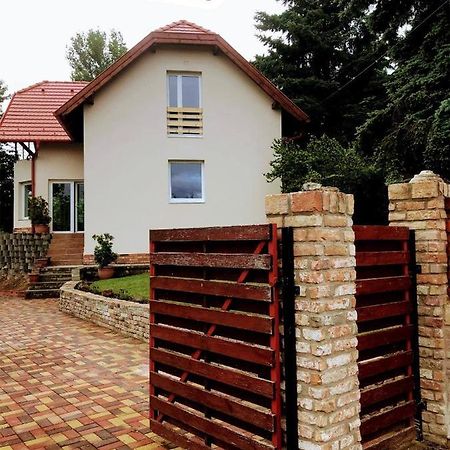 'New' Sunkissed Villa On The Old Hill Balatonalmádi エクステリア 写真